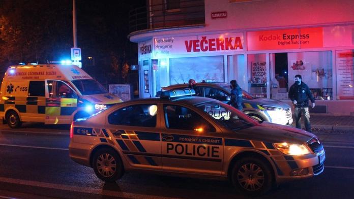 Pobodaný muž skončil v nemocnici. Žena měla tvrdit, že ji znásilnil