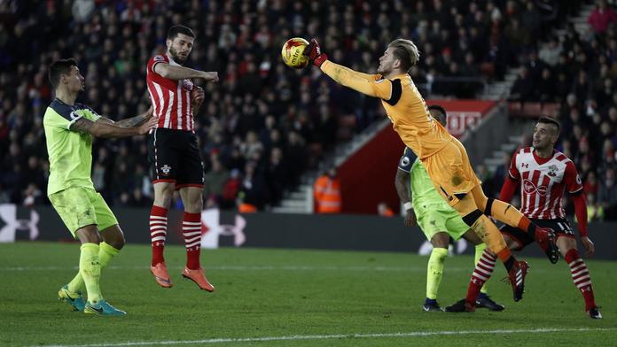 Liverpool pod palbou! Za naději děkuje jen náhradnímu brankáři
