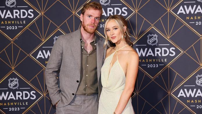 Connor McDavid se svou snoubenkou Lauren Kyleovou