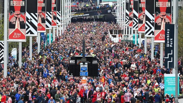Když váš klub hraje ve Wembley: Londýn zažil červenobílou invazi!