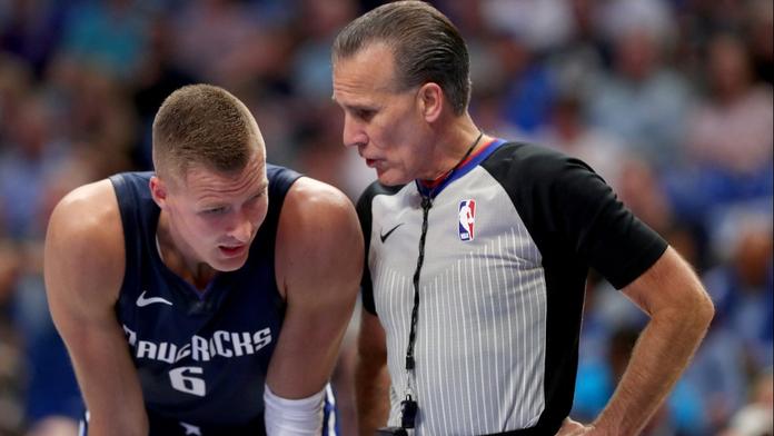 Skandál v NBA. Zkušený sudí se odmítl kvůli náboženství očkovat, dostal padáka