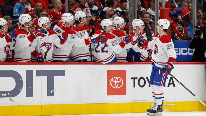 Slafkovský v NHL poprvé dvakrát skóroval. Vaněček vychytal výhru
