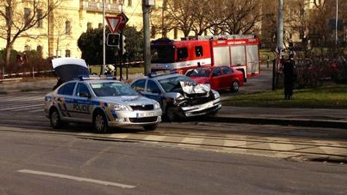 NOVÁ FAKTA: Ujíždějící řidič z Karlova náměstí je v podmínce za ZNÁSILNĚNÍ!