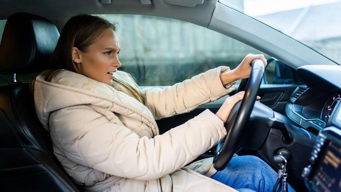 Ministerstvo dopravy chystá změny: Za volant už od 17 let a tvrdé tresty za mobily