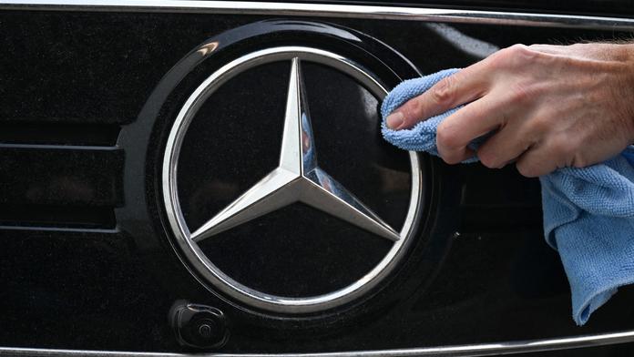 Tomu se říká zlatý padák! Mercedes vyplatí propuštěným až 500 000 eur