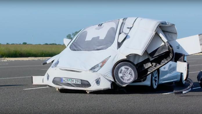 Umí autopilot zabránit srážce? Ne! Tento test ukazuje proč