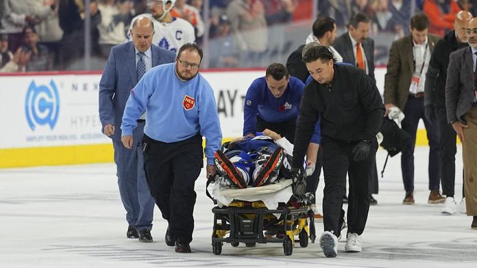 Děsivé scény v NHL. Hráč zůstal po banální kolizi bezvládně ležet na ledě