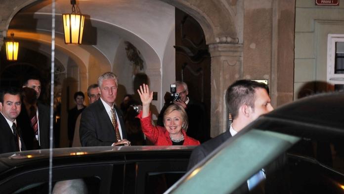 Havel se sešel s Clintonovou. Hillary mávala, Václav mlčel