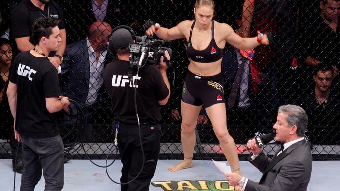 Ronda Rousey je zpět! Víme, proti komu se postaví na UFC 207!