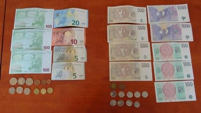 Seniorka v Brně našla brašnu s penězi. Bez váhání všechno vrátila