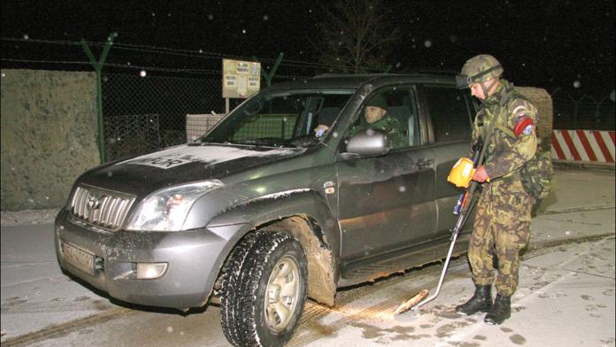 Srbové přepadli hraniční přechod s Kosovem! Stříleli i na jednotky KFOR!
