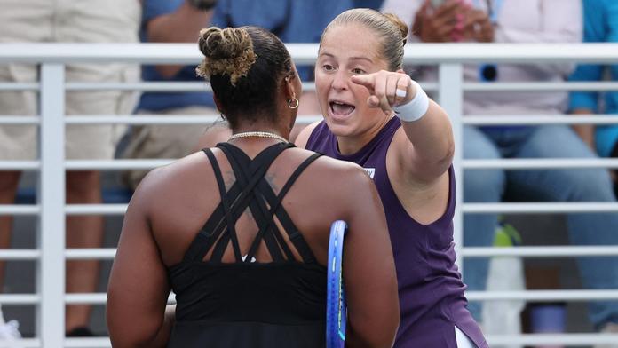 Emotivní hádka na US Open. Parťačka Siniakové slyšela pikantní kritiku