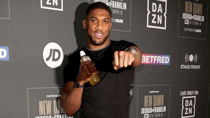 Fury by se mohl vykoupit z cirkusu s Usykem. K souboji ho vyzval Joshua