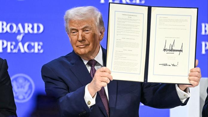 Rada míru začala oficiálně existovat. Trump a další lídři podepsali její založení
