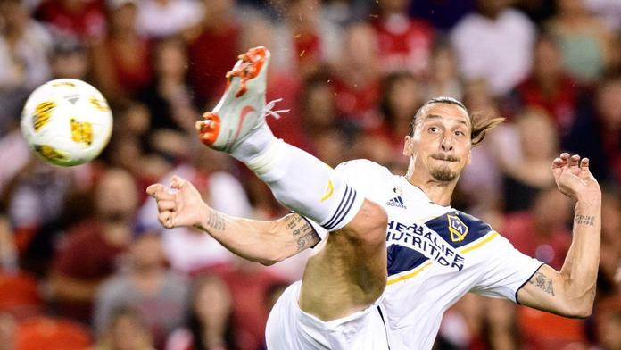 Velká paráda: Ibrahimovic dal 500. gól v kariéře. Jako karate, píší mu!