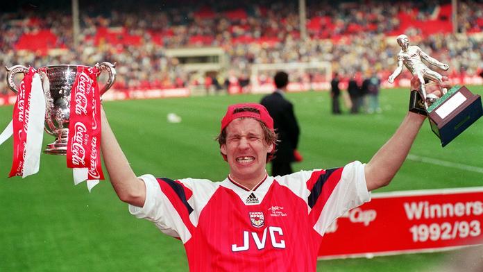 Pokud Tottenham vyhraje, vytetuju si jeho znak, řekla legenda Arsenalu
