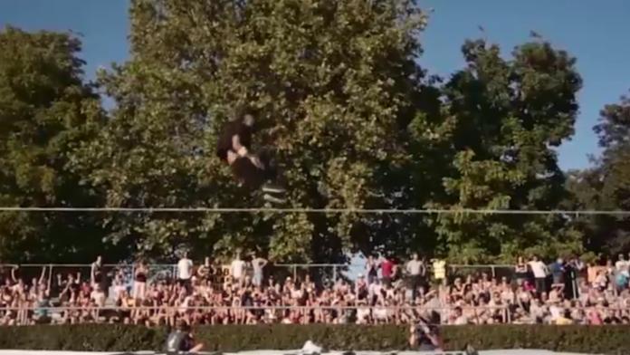 Závodník na slacklině předvedl neuvěřitelný kousek! VIDEO