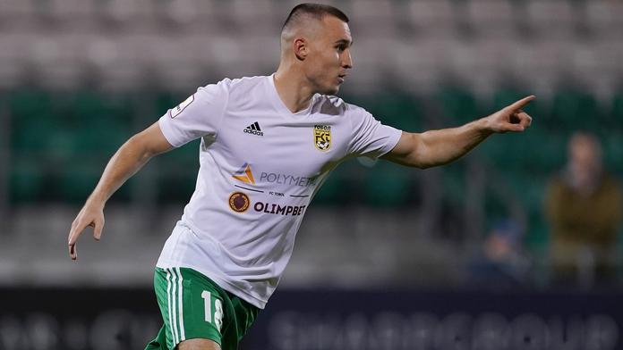 Ruský fotbalista Pavel Kirejenko v dresu Tobolu Kostanaj