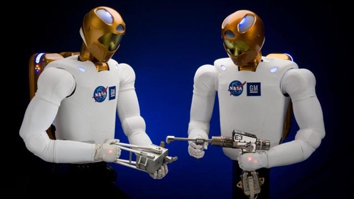 Robot NASA se naučí řídit auta i letadla