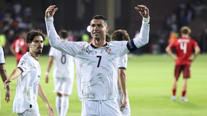 140 branek v reprezentaci pro Ronalda. Portugalci zničili Arménii, Maďaři zaváhali