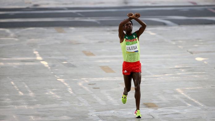 Neublížíme ti, vzkazují z Etiopie maratonci, který se bojí o život