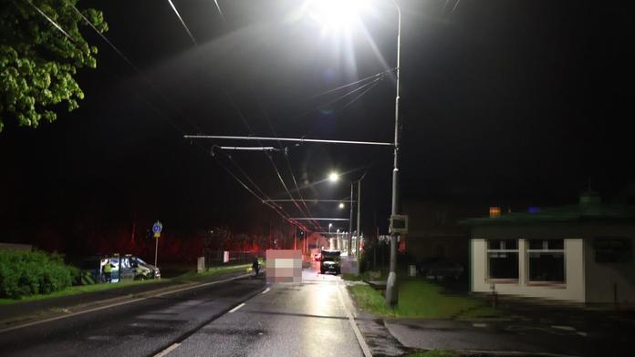Obrovská tragédie na Chebsku. Motorkář srazil staršího muže, oba zemřeli