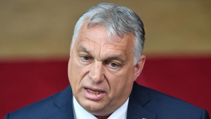 Orbán vstupuje na tenký led. Hledá kličku, která může zničit princip NATO
