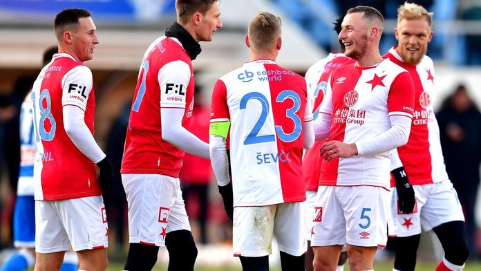 Plzeň prohrála se Sofií, Slavia si zastřílela