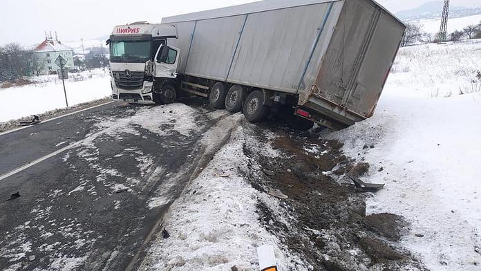 Tragická nehoda u Podsedic: Dva lidé zemřeli, další tři jsou v nemocnici