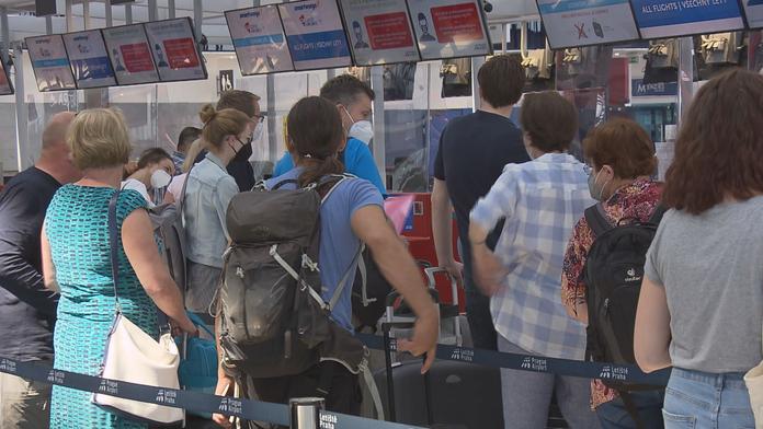 Spor Ryanairu a Kiwi.com: Nevíme, jestli vůbec odletíme, bojí se Ivona