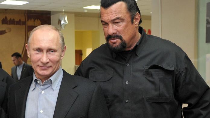 Akční hvězda Steven Seagal je Rusem. Od Putina má občanství!