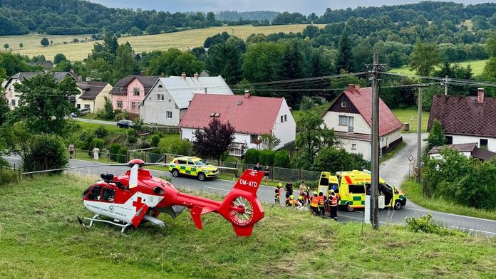 Během pár hodin hned tři nehody motorkářů. U všech zasahoval i vrtulník