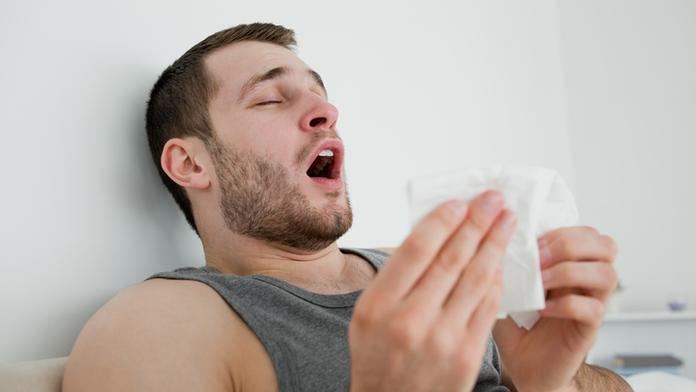 Nepřejete po kýchnutí "na zdraví"? Hrozí strašné věci, tvrdí pověra