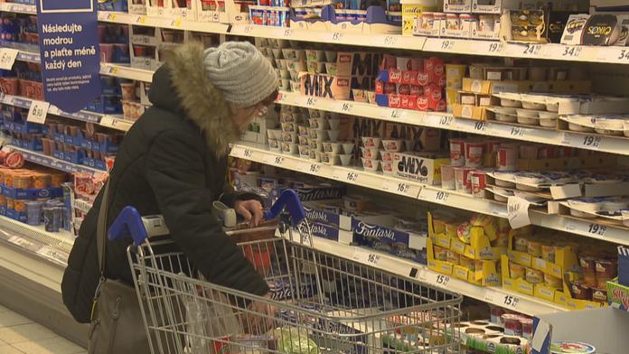 Třetina potravin končí v koši! OSN ocenila obchodníky, kteří neplýtvají