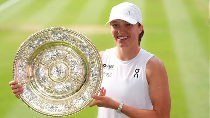 Potupa ve finále Wimbledonu. Vítězná Šwiateková zničila soupeřku dvěma kanáry