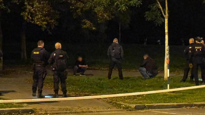Pražská policie zasahovala na Smíchově. Údajného lupiče zpacifikovala zásahovka
