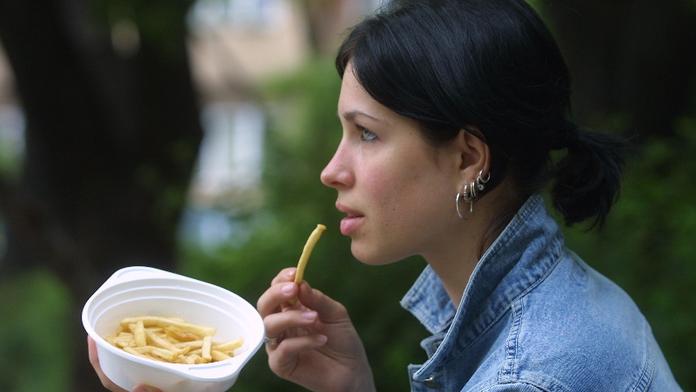 PŘEKVAPIVÁ STUDIE: Hranolky a brambůrky mají více vitaminu C než citrony!
