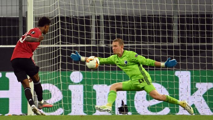 Čaroděj v bráně Kodaně deptal hráče United. Johnsson má nový rekord ligy