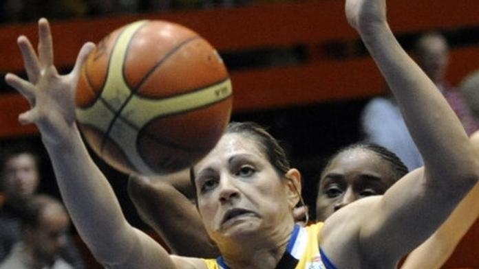Basketbalistky USK a Brna postoupily do osmifinále ze čtvrté pozice