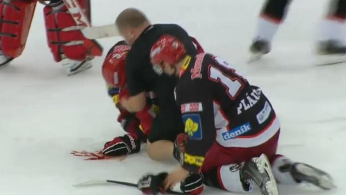 Extraliga řeší krvavou lázeň. Chybí úcta, soptí kouč
