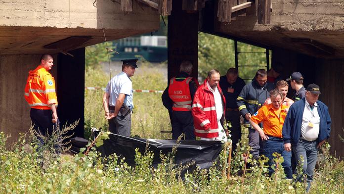 HROZNÁ SMRT! Bezdomovec UHOŘEL VE STANU!