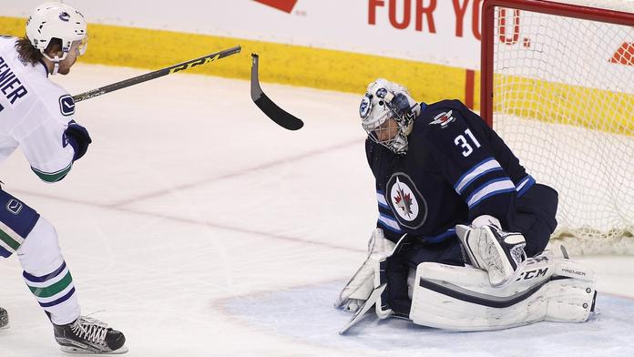 Pavelec vychytal výhru Winnipegu, Palát si připsal gól a asistenci!