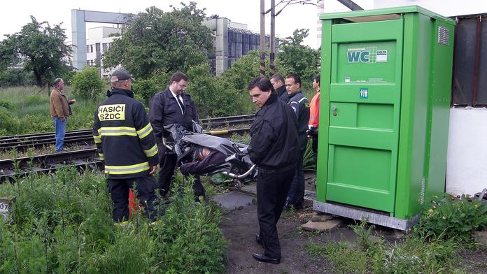 Smrt na kolejích! Vlak zabil člověka na přejezdu u Frýdku-Místku