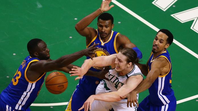 Warriors bili na poplach! Boston dohnal lídra do dvou prodloužení