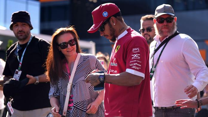 Hamilton: Jsem úplně k ničemu. Tým asi potřebuje vyměnit řidiče