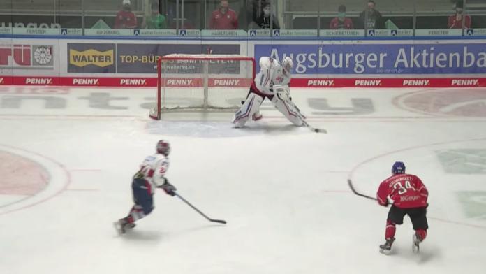 Bryskní počin hokejového mladíčka! Brankář dal gól přes celé kluziště