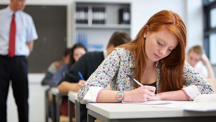 Lhůta na přihlášení k novému typu maturit brzy skončí. Žáci se před ní nemusí šprtat