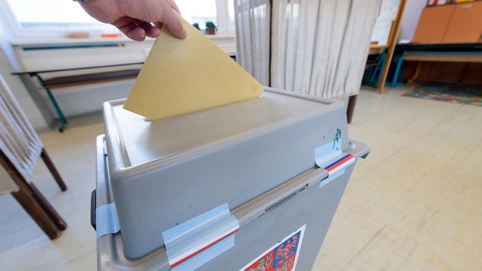 Kromě voleb startují i referenda. Lidé rozhodnou třeba o koupališti