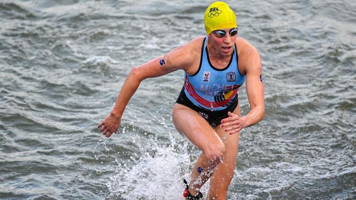 Opět problém pro olympijský triatlon. Jedna závodnice se nakazila