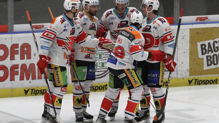 Pardubice slaví. Druhou sezonu v řadě vyhrály základní část extraligy